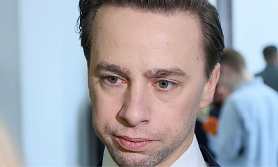 Krzysiu od chodzenia na bosaka pokazał córeczkę. "Ale słodka dzidzia" - komentują fani