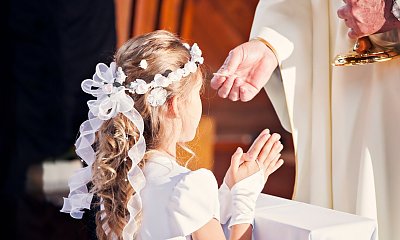 "Nie koperta, nie zegarek, ani łańcuszek. Mam dać taki prezent na komunię? To oburzające"