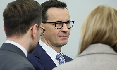 Co się stało Mateuszkowi? Odpoczywa w domu z nogą w gipsie