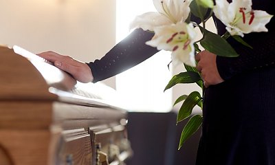 "Na pogrzeb mojego męża przyszła była synowa. Nie była mile widziana i zrobiła się z tego afera"