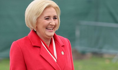 Agatka Duda wyeksponowała dekolt i wskoczyła w odważne spodnie. Poczuła powiew wiosny?