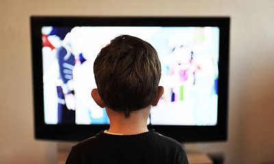 "Dwuletni syn ogląda bajki dwie godziny dziennie. To konieczność, bo muszę mieć chwilę dla siebie"