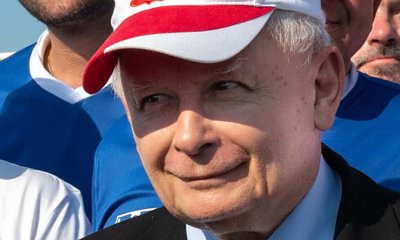 Emeryci z rozrzewnieniem o przystojnym Jarosławie Kaczyńskim. "W nogi go ucałuję"