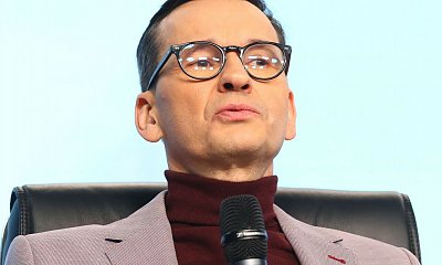 Mateusz Morawiecki w golfie, marynarce i z takim zegarkiem. Cena błyskotki może zaskakiwać [zdjęcia]