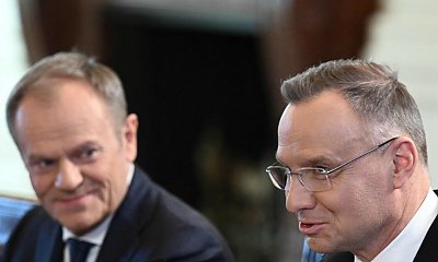 Mądry Donald Tusk pokazał klasę. Zdeklasował zaskoczonego Andrzeja Dudę angielszczyzną. Są memy!