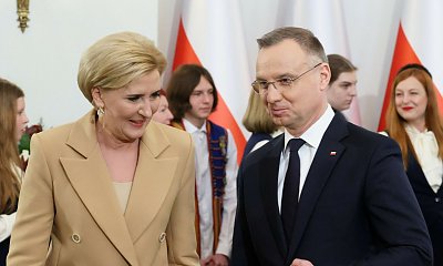 Agata Duda oddała głos, a my patrzymy na jej stylizację. Skromnie i z klasą? Czy nudno i przewidywalnie?