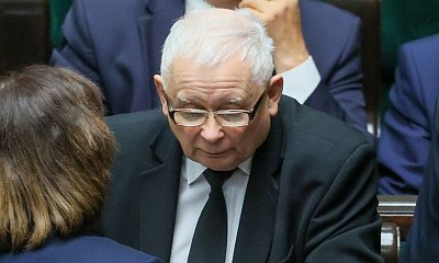 Jarosław czytał na robocie swoją książkę. Internauci komentują memami!