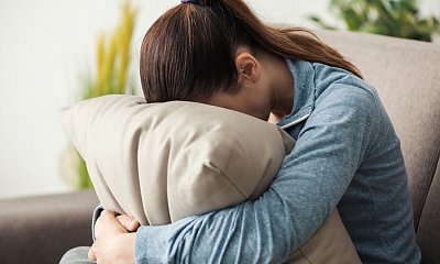 "Ugotowałam obiad i nawet serniczek upiekłam. Przyszła teściowa i zjechała mnie od góry do dołu"
