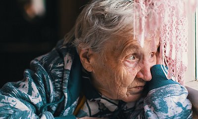 "Córka zerwała ze mną kontakt. Ja naprawdę nie mogłam dać więcej na Komunię wnuczki..."