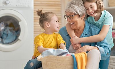 "Kupuję dla wnuczek ubranka, ale nie daję ich synowej. Mam swój powód"