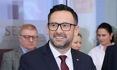 Don Orleone się odnalazł i rozbawił internautów: "Cienko śpiewa" [przeróbka wideo]