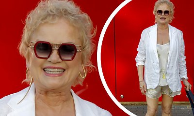 Katarzyna Figura pochwaliła się swoją figurą. Wyeksponowała zgrabne nogi w satynowych szortach i kowbojkach