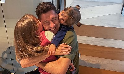 Klara i Laura Lewandowskie wyszły na murawę przed meczem ojca. Cudowny widok