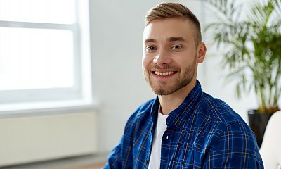 "Zakochałem się w starszej o 20 lat Monice. Mama zabrania mi wiązać się z nią"