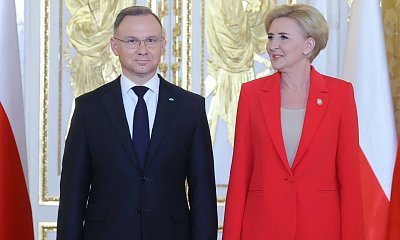 Agata Duda w karmelu i brudnym różu. Porównujemy dwie waszyngtońskie stylizacje