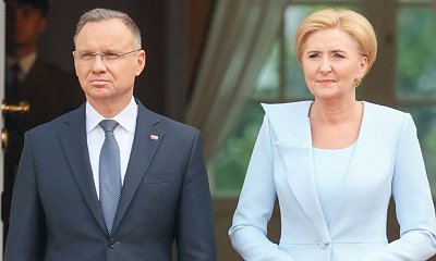 Agata Duda cała na czarno u Joe Bidena. Tak źle dawno nie było, nawet czerwony kwiat jej nie pomógł