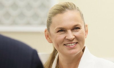 To koniec smartfonów w polskich szkołach? Nowacka po rozmowie z Tuskiem: "Decyzja przyspieszona"