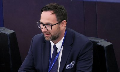 Danielos wyspowiadał się z majątku. Ze współpracy z Węgrami zgarnia więcej, niż z etatu w Brukseli
