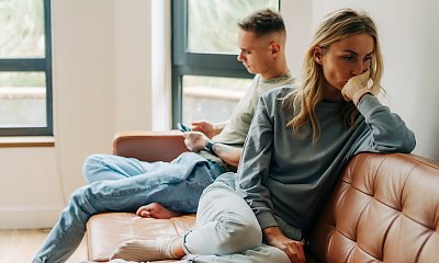 "Znalazłam u męża zdjęcia byłej dziewczyny. Okazało się, że cały czas utrzymuje z nią kontakt"