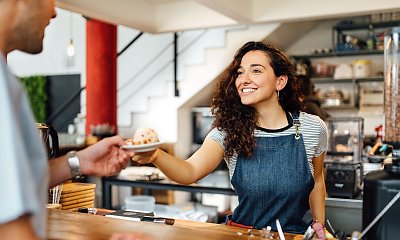 "Zdobyłam wymarzoną pracę baristki. Niestety mąż szefowej mnie podrywa"