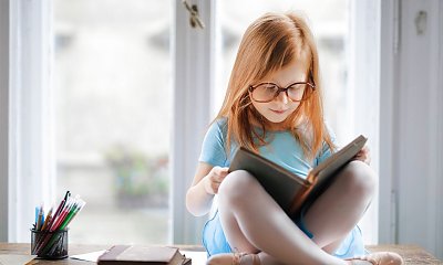 "Zaplanowałam córce wakacje od A do Z. Już nawet wypożyczyłam dla niej książki z biblioteki"