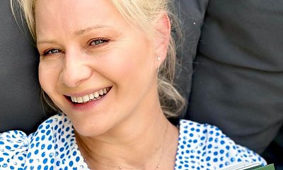 Małgorzata Kożuchowska odsłoniła nogi w zwiewnej kiecce. Wskoczyła też w masywne, motorowe buty