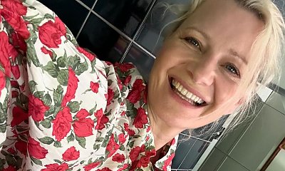 Naturalna Małgorzata Kożuchowska skryła się w krzakach. Pozuje bez makijażu