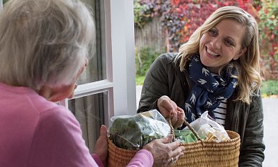 "Moja sąsiadka dzwoni codziennie z błahostkami, a ja już nie mam siły. Jej telefony mnie wykańczają"