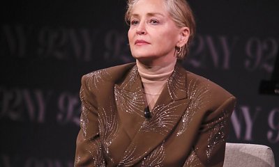 66-letnia Sharon Stone coraz młodsza. Zapozowała topless malując obraz