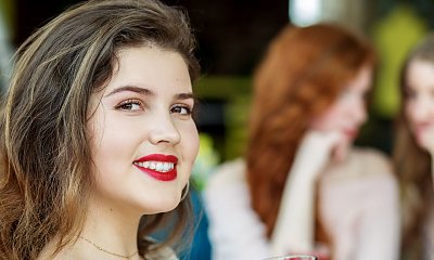 "Koleżanki z pracy knują przeciwko mnie. Zazdroszczą mi urody i pewności siebie"