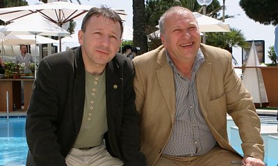 Zbigniew Zamachowski jak "zbłąkany turysta" na pogrzebie Stuhra. Kontrowersyjna stylizacja