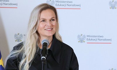 Wyluzowana Basia pokreśliła atuty sylwetki w modnym komplecie. Wskoczyła w obcisłe spodnie i koszule oversize