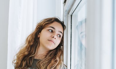"Mama nieświadomie wyjawiła mojemu chłopakowi, że prowadzę podwójne życie. Szkoda, bo to był dobry związek"