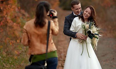 "Olaboga, chciałem wziąć fotografa na wesele, ale to takie drogie. Wuja zrobi foty prawie za darmo"