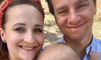 Karina od Krzysia zadała szyku w zielonej kiecce. Opięta stylizacja podkreśliła jej sylwetkę