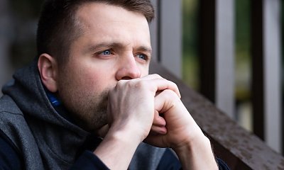 "Zakochałem się w młodszej kobiecie, rozwiodłem z żoną i zostałem sam jak palec"