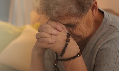 "Spytałam wnusię, w której parafii odbędzie się ślub. Odpowiedziała, że biorą cywilny"