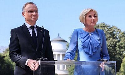 Elegancka Agatka zadała szyku w granatowej kiecce. Tym razem wyglądała pięknie