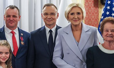 W Ameryce wszystko jest wielkie. Nawet Agata założyła za duży garnitur
