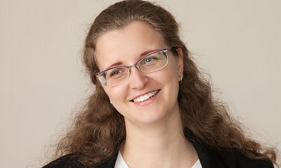 "Przyszła synowa wygląda jak szara myszka. Nie chce dać się namówić, żeby zmieniła styl na bardziej luksusowy"