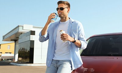 "Dostaję piany, gdy kierowcy nie odjadą od razu po zatankowaniu. Hot doga można zjeść z boku na parkingu"