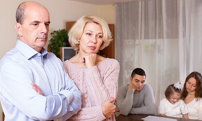 "Od roku spotykam się z samotną matką. Kiedy przedstawiłem ją rodzicom, mama powiedziała tylko jedno"