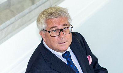 Ryszard, co okrążył Ziemię 5 razy ciągnikiem, się tłumaczy: "To nie ja wypełniałem wnioski"
