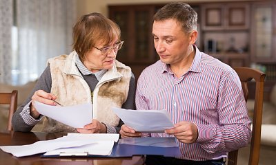 "Przez 40 lat mieszkałem z nią w kawalerce, a teraz kazała mi się wyprowadzić. Zostałem wyrzucony z domu przez rodzoną matkę"