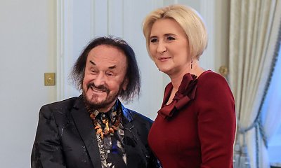 Agata w czerwieni z wielką kokardą przy twarzy. Tak ugościła Stana Borysa