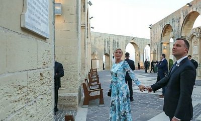 Zakochana para wybrała się do kopalni soli. W oczy rzucają się przykrótkie spodnie Andrzejka