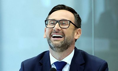 Don Orleone ze śnieżnobiałymi zębami został pozwany przez byłego pracodawcę. Ogromne kwoty w tle