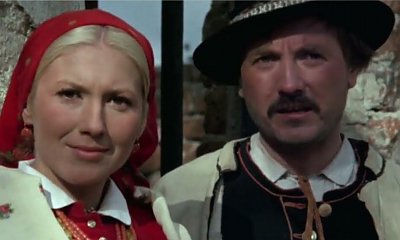Emilia Krakowska odziała bieluchną jesionkę i kredowy kapelusz. Jagna z "Chłopów" wciąż urzeka wyglądem