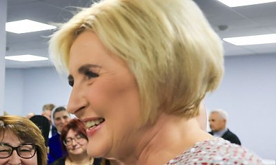 Od tego stroju można dostać oczopląsu. Agata tym razem się nie popisała, prawie jak Czerwony Kapturek