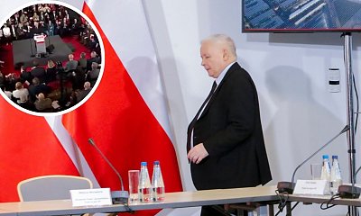 Jarek zaliczył wstydliwą wpadkę na kongresie. W krótkim czasie popełnił dwa błędy językowe [wideo]